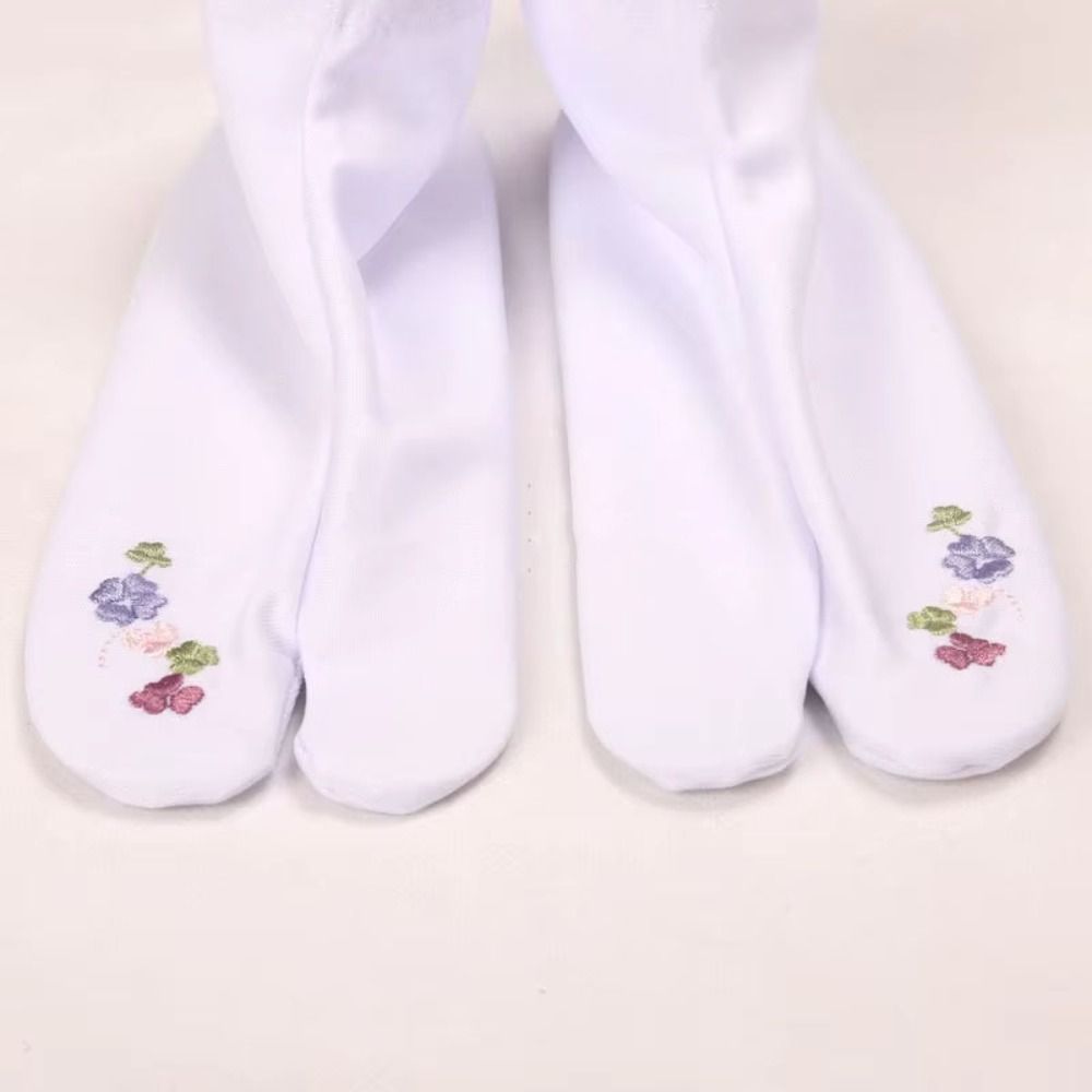Embroidery On Socks - Chaussettes à deux orteils brodées de