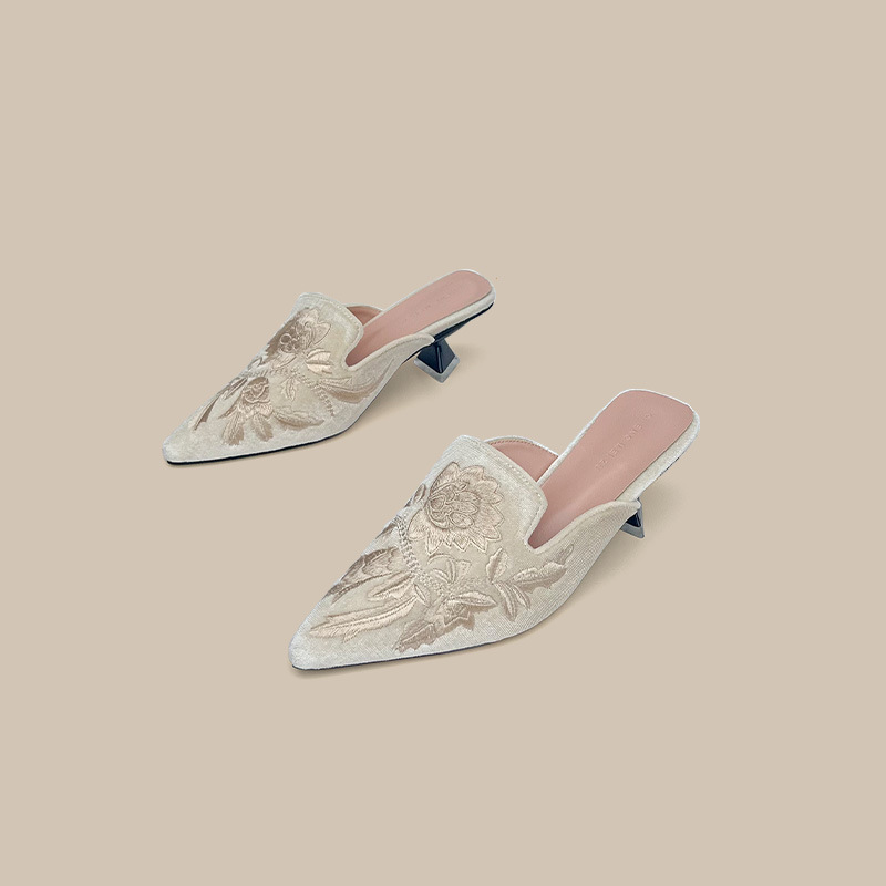 Mules brodées en velours pour  - Embroidery Designer avis et prix