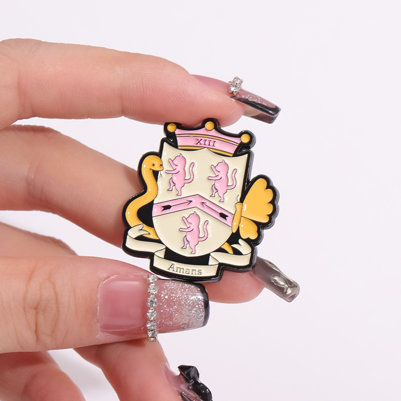 Broches en émail avec paroles  - Embroidery House avis et prix