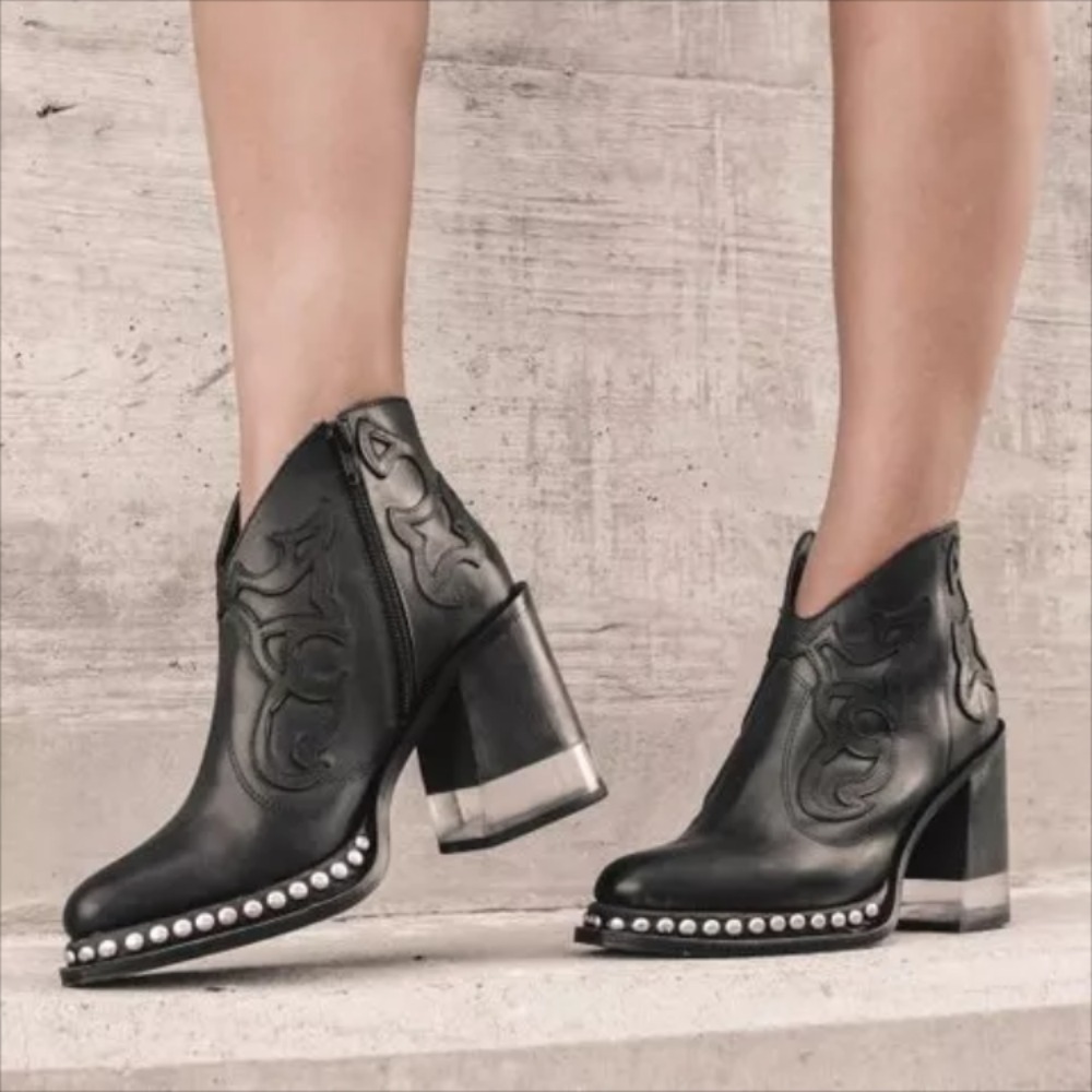 Bottines en cuir brodées pour  - Embroidery On Socks avis et prix
